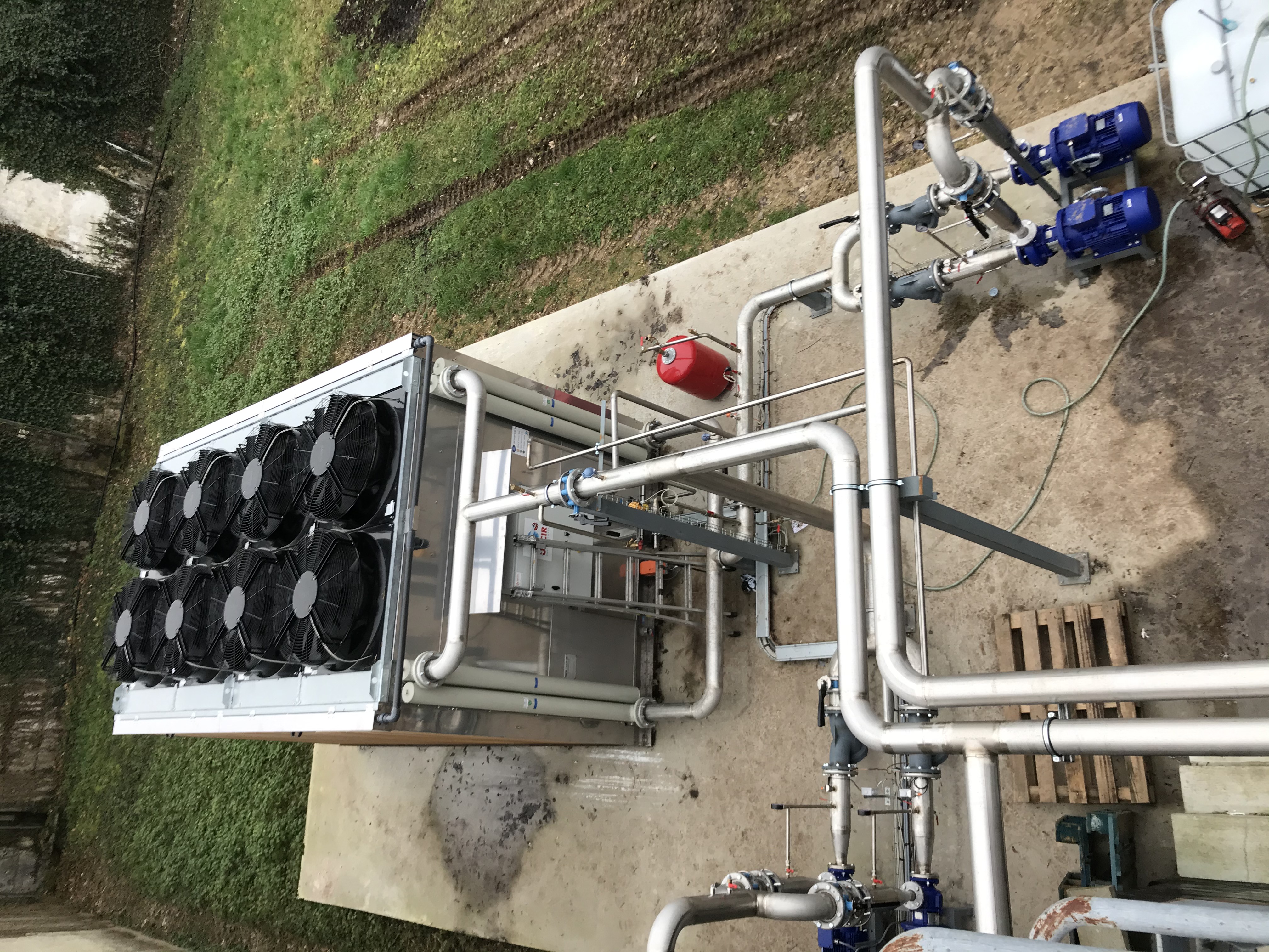 Dry-cooler adiabatique